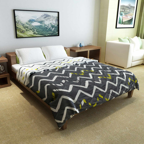 Grey and White Chevron Double Bed AC Quilt Comforter