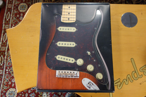 Fender pre-wired Stratocaster pickguard, Vintage noiseless SSS