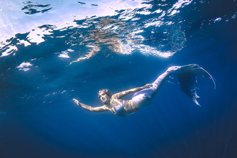 Mermaid Lille beim Unterwassershooting im Meerjungfrauen-Camp Phuket, Thailand