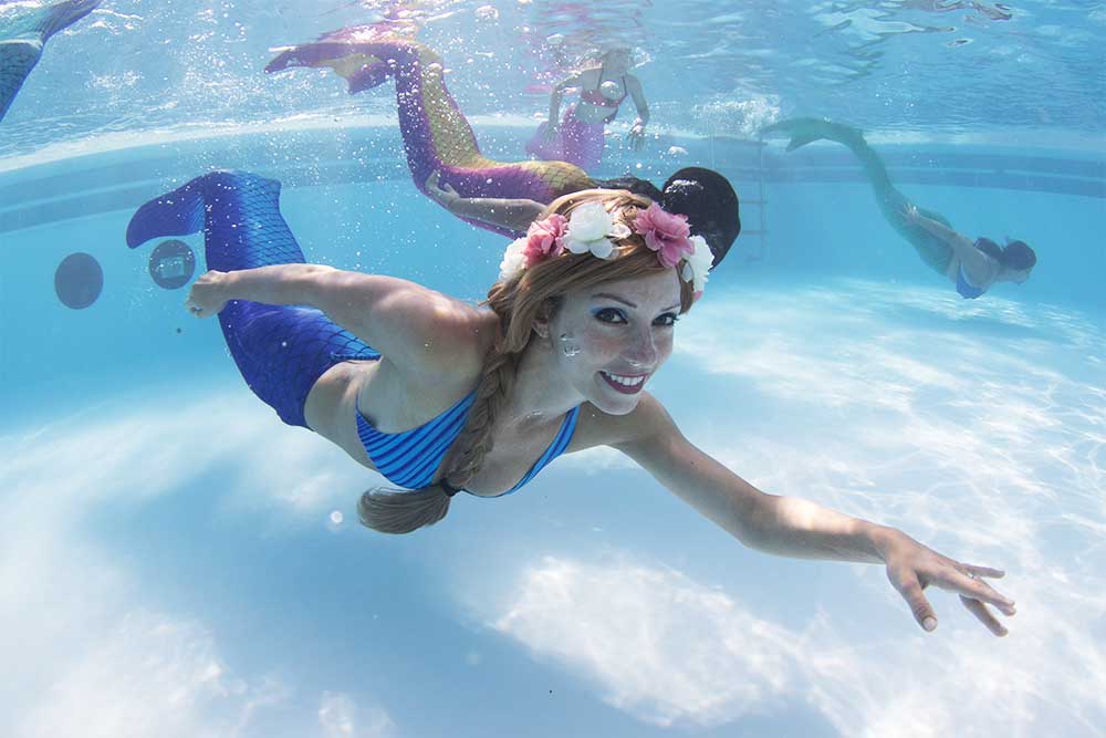 Schwimmen in Meerjungfrauenflossen - Mermaiding