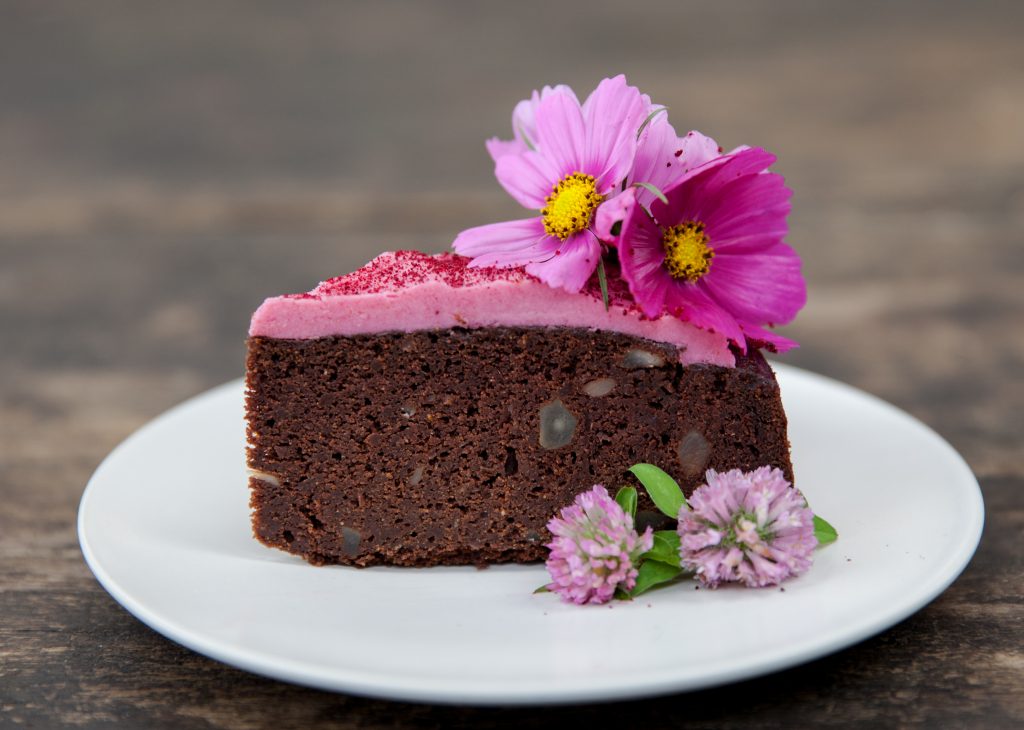 The Best Chocolate and Beetroot Cake: Very Easy + Very Moist