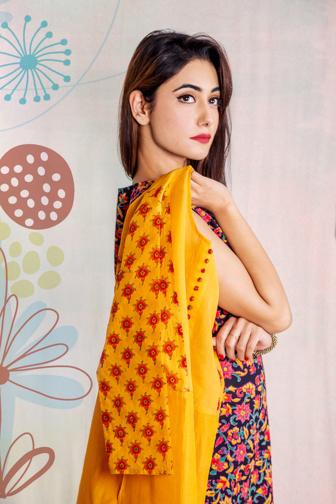 This summer season try the trendy Cape Kurtis. Know the various Cape Style  Kurti Designs and patterns that are pe… | Trendy dresses, Stylish dresses,  Indian fashion