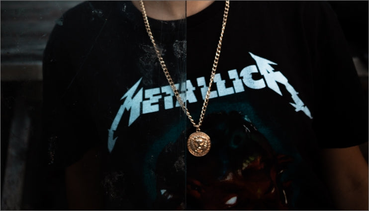 Necklace with Metallica shirt