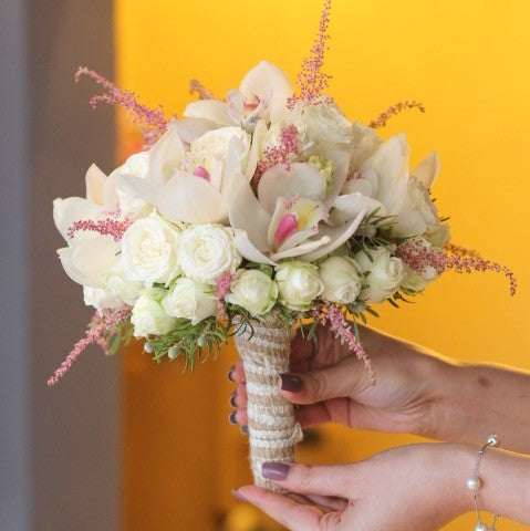 Bridal Bouquet – Field and vase Flower Shop