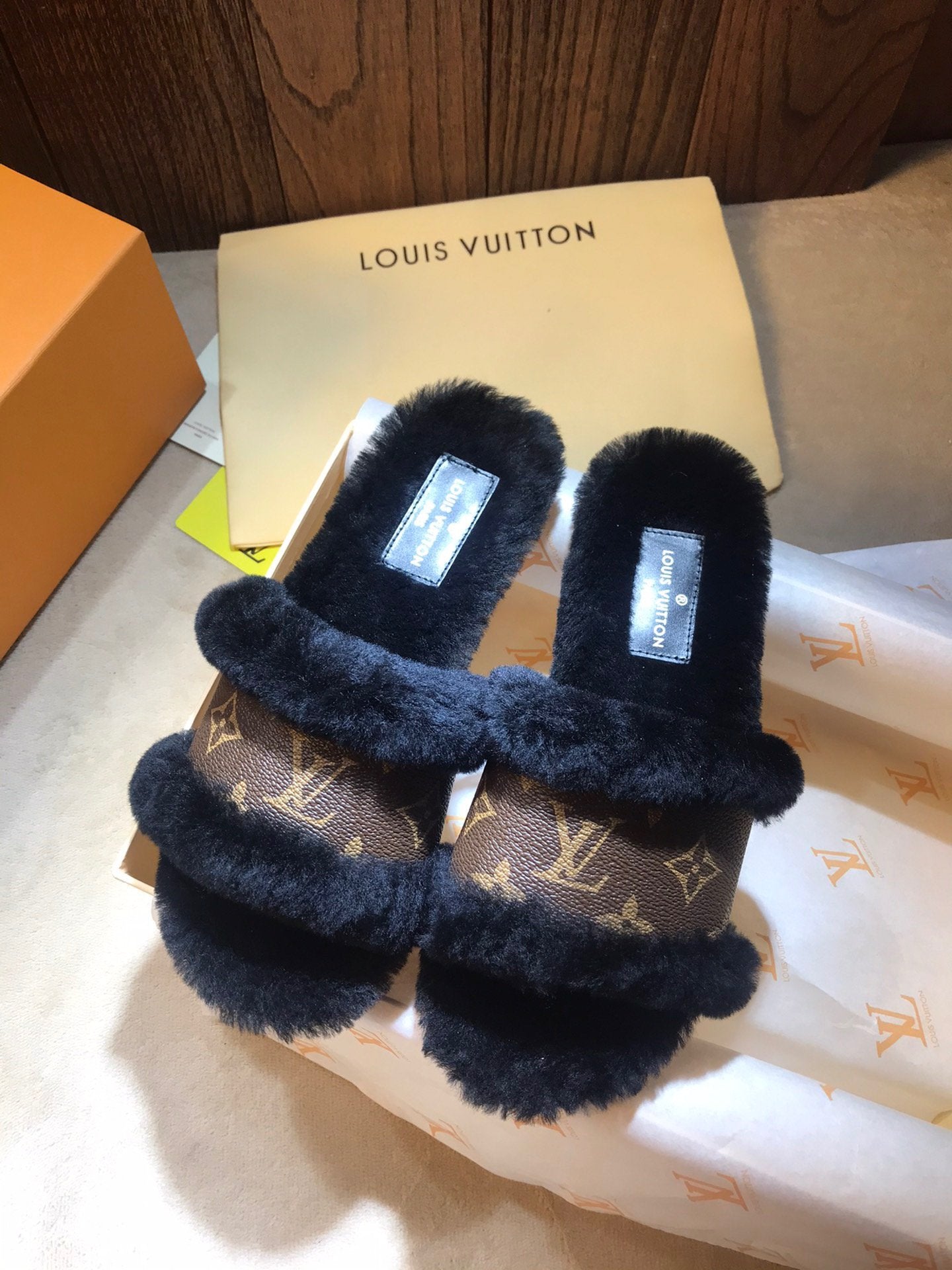 LV Louis Vuitton Women's Leather Slippers Sandals Shoes