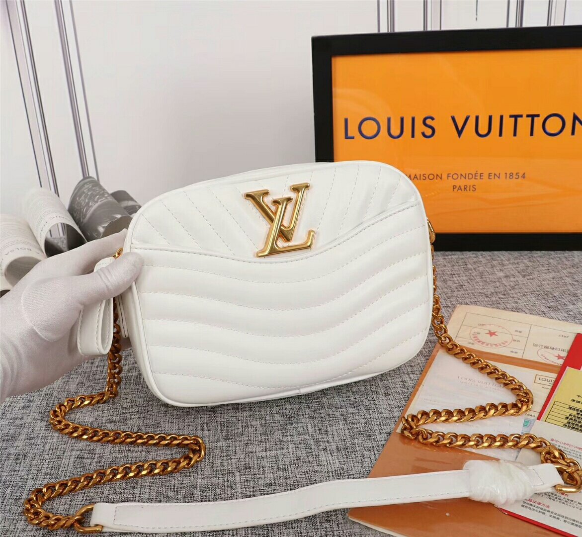 LV Louis Vuitton WOMEN'S LEATHER NEW WAVE INCLINED CHAIN SHO