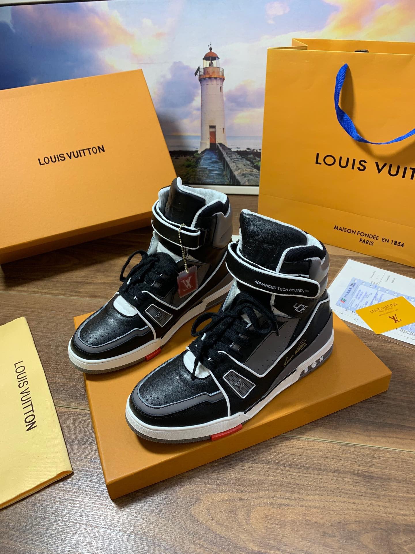 LV Louis Vuitton Men's Leather Trainer High Top Sneakers Sho
