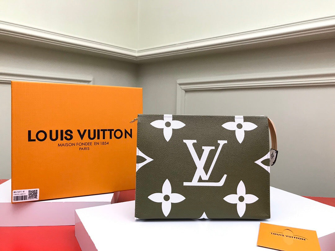 LV Louis Vuitton 2021 NEW ARRIVALS MONOGRAM CANVAS TOILET POUCH 