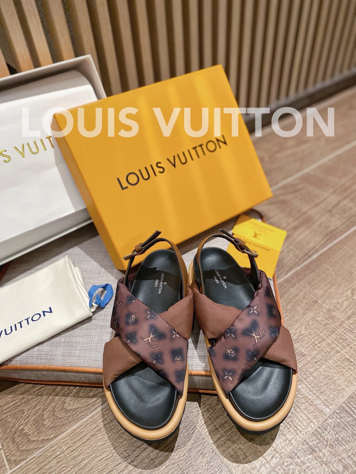 LV Louis Vuitton Women's 2022 NEW ARRIVALS POOL PILLOW COMFO