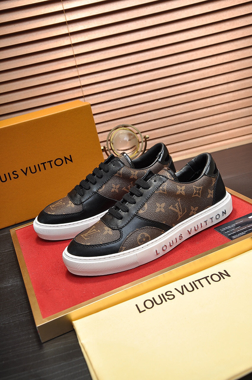 LV Louis Vuitton Men's 2021 NEW ARRIVALS Low Top Sneakers Sh
