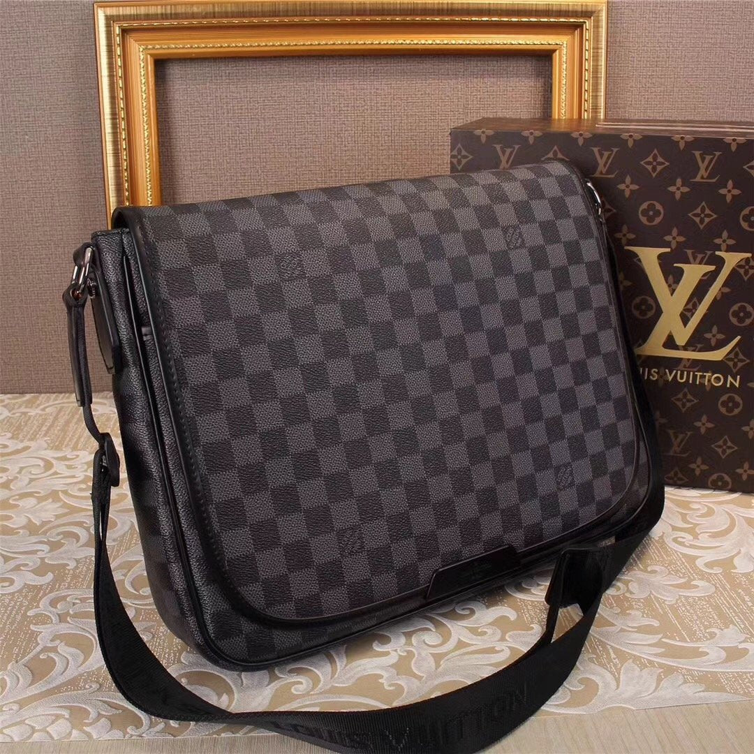 LV Louis Vuitton MEN LEATHER SHOULDER BAG