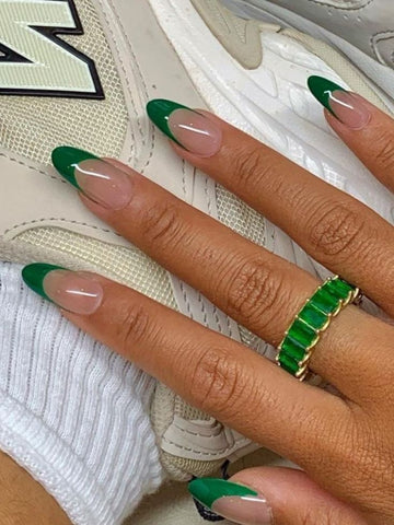 80+ Stunning Green Christmas Nails - Abelle
