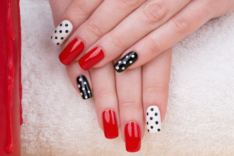 A cute valentine nail art design – white nails with black spots, black nails with white spots then plain red nails too.