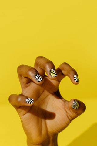 stripe nail art