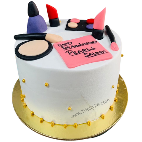 Makeup cake design 💅🏻💄👑 #makeupcake #makeupcakes #makeupcaketoppers  #makeupcakedesign #makeupcake🎂👛💄💍🎀🎆 #patisserie #mickeymouse  #mickeymo… | Instagram