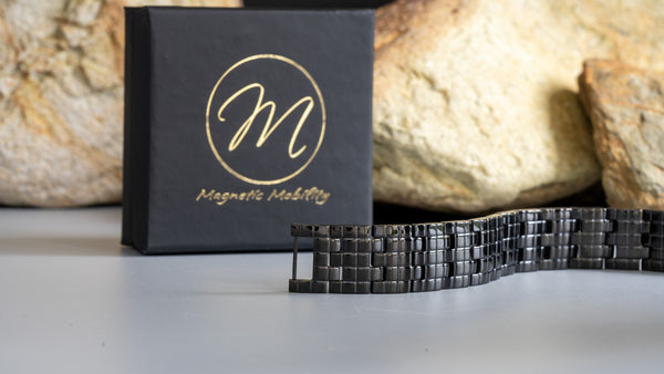 Thale Night 4in1 Magnetic Bracelet - a black magnetic bracelet with a double row of elements