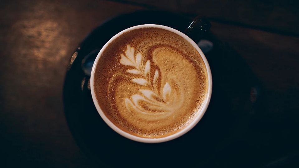 Wet Cappuccino vs Latte: Ultimate Showdown for Coffee Lovers