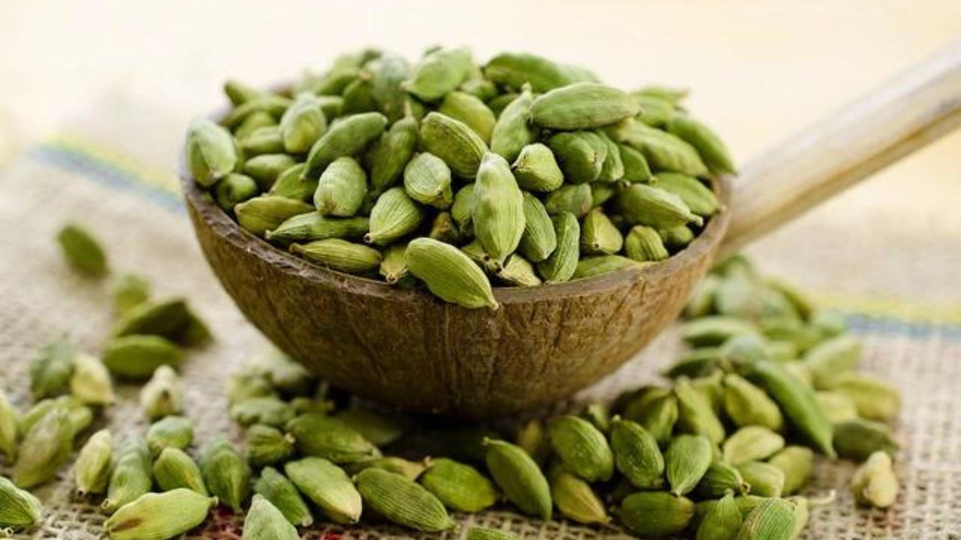 GREEN CARDAMOM