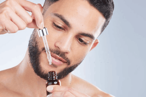 men is taking out the applicator from beard oil 