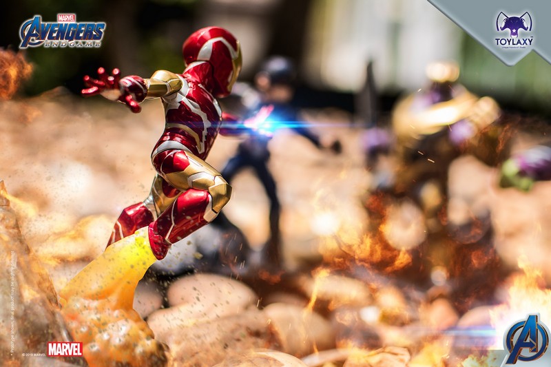 Marvel Avengers: Tiejiaqi Genuine Model Hand -Opinion Marvel's Avengeers: Endgame Premium PVC Iron Man Office Figure Toy Content1 Endgame Battle