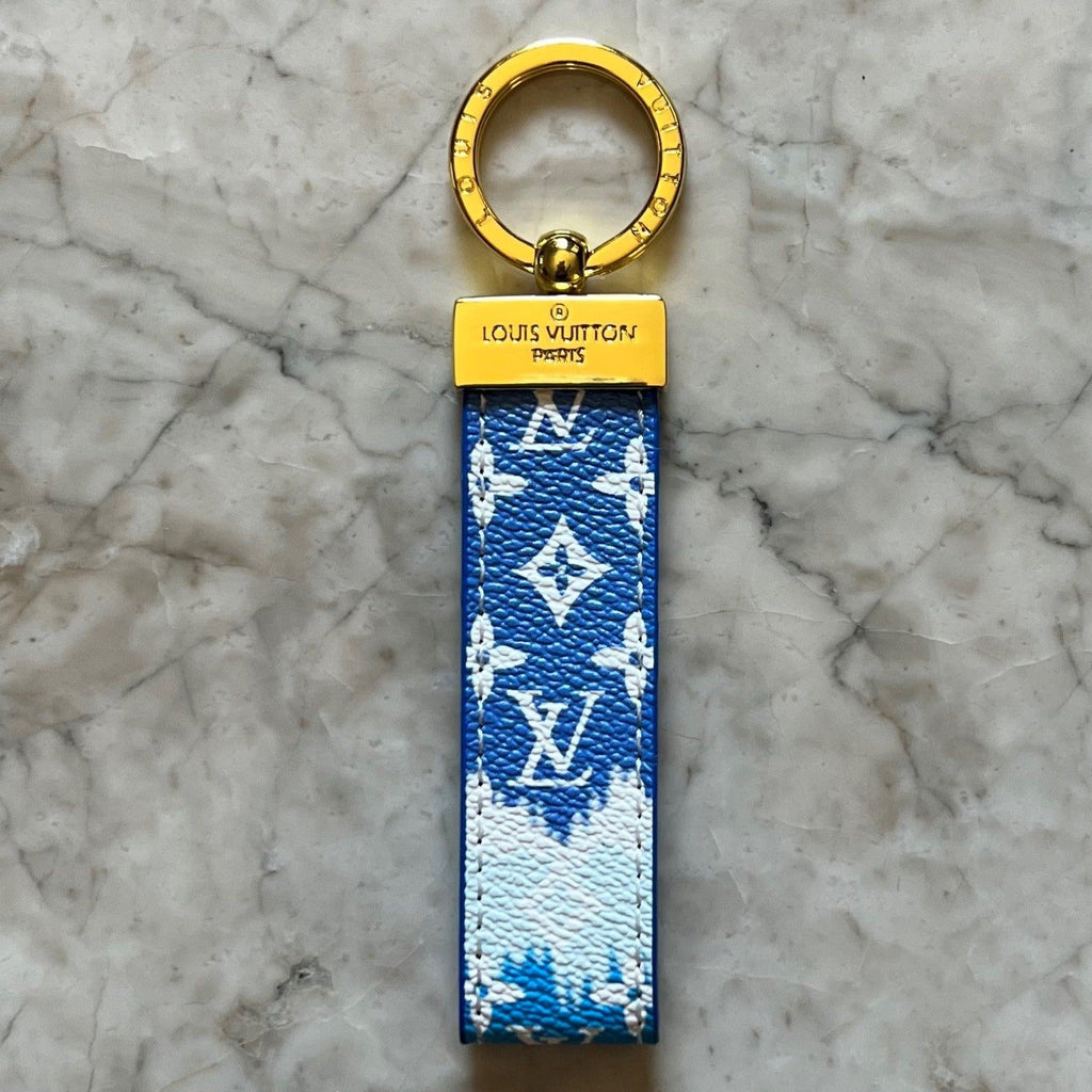 Louis Vuitton Damier Azur Dragonne Key Holder - White Keychains,  Accessories - LOU294935