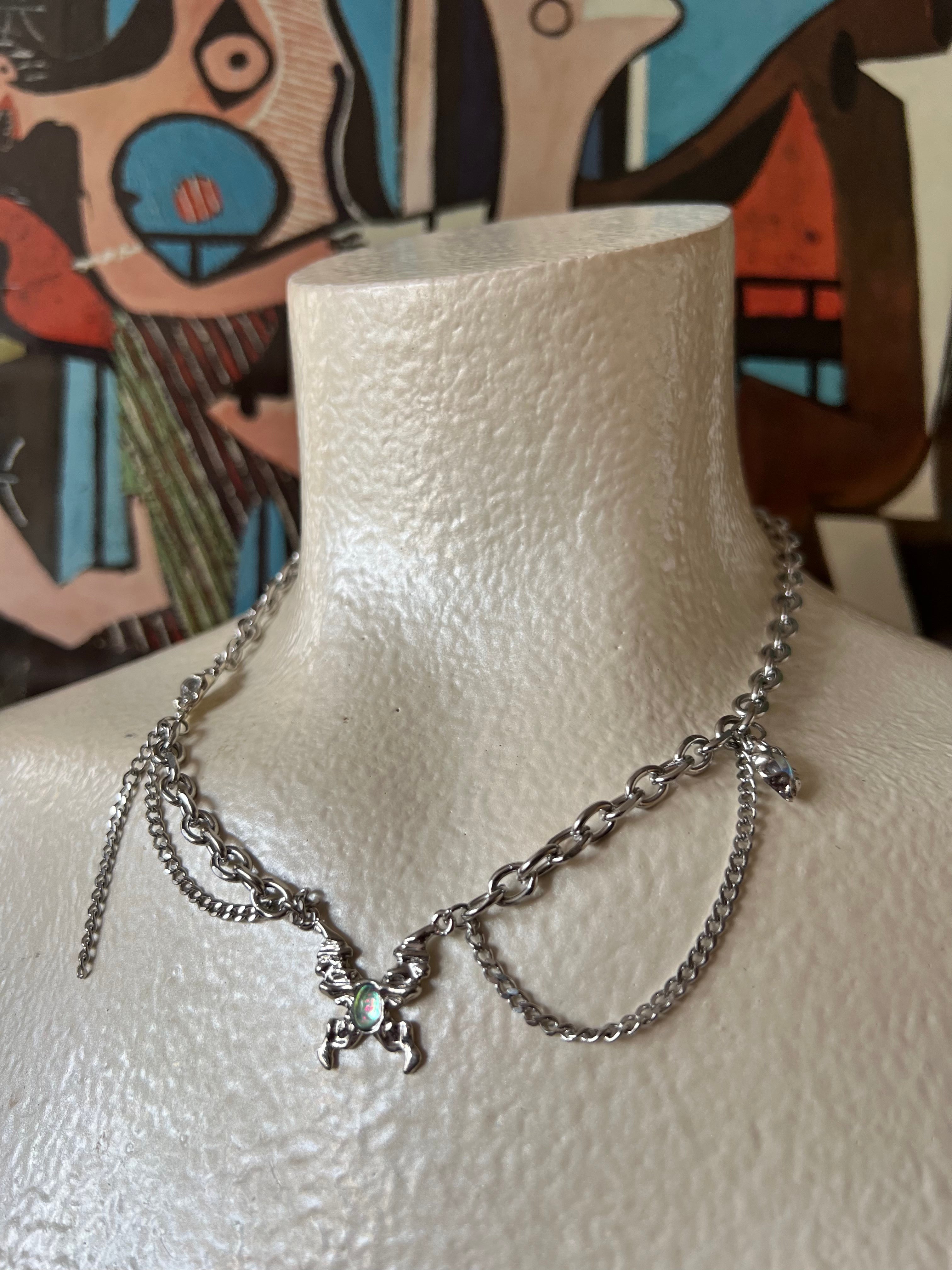 Silver Luxurious Gem Necklace with Vibrant Stone