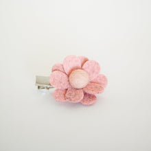 Load image into Gallery viewer, Daisy Clip | Cameo Pink
