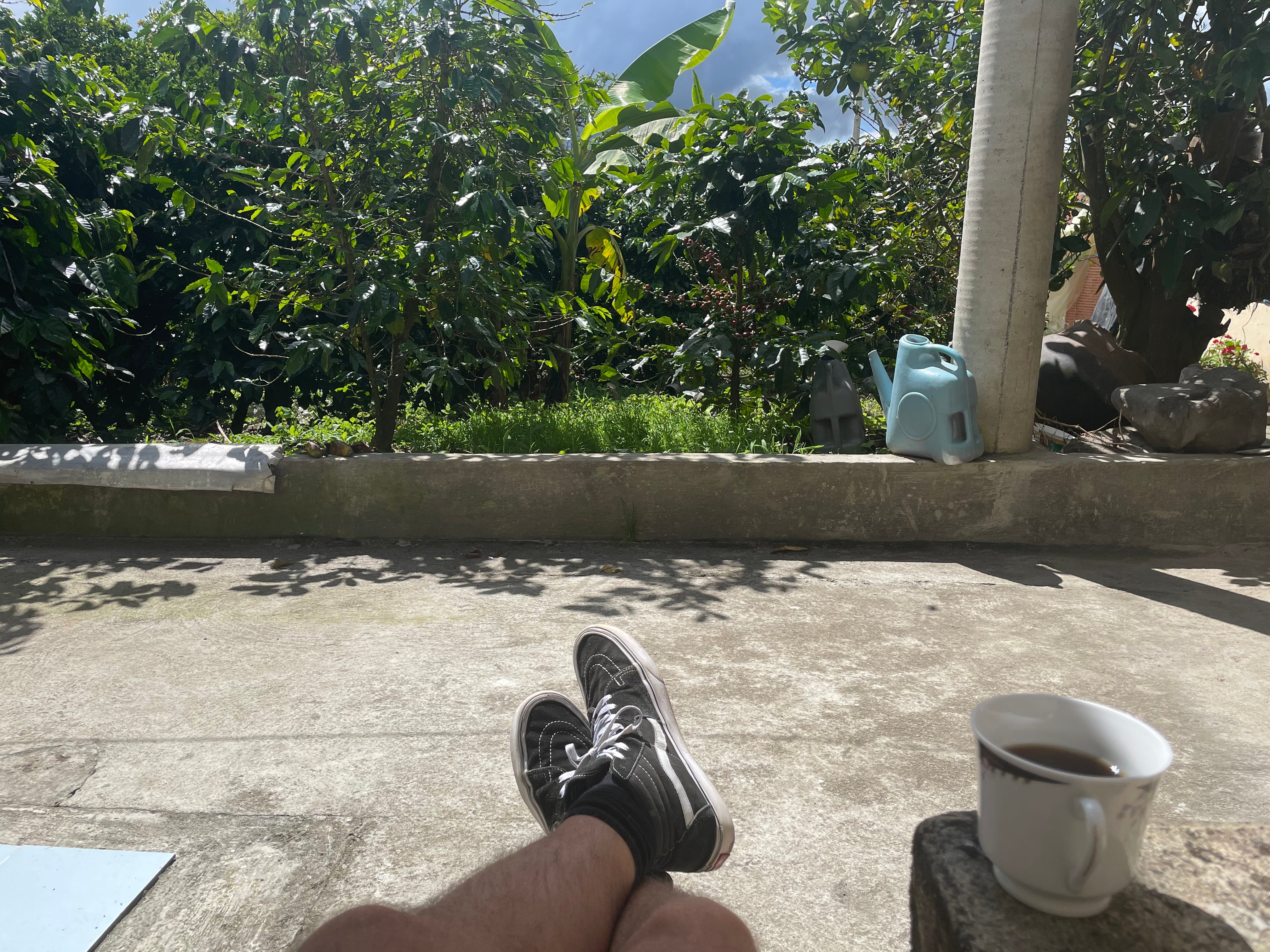 09:30 después de nuestro desayuno en la finca de café de Juan Pablo en Colombia.