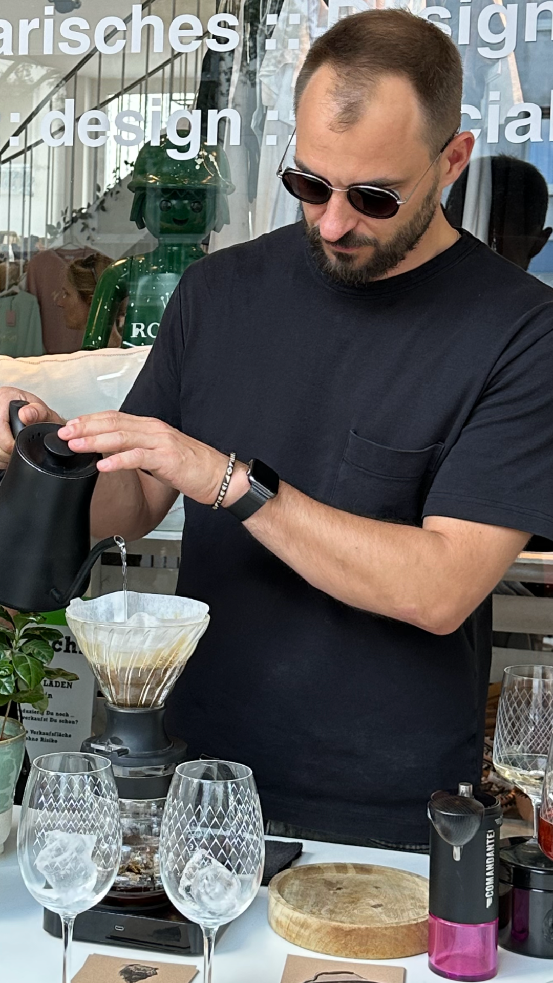 André Näder presenting at the 'NO-Filter Coffee Event' in central Frankfurt, passionately sharing the pour-over technique with the engaged farmersvaluefirst community.