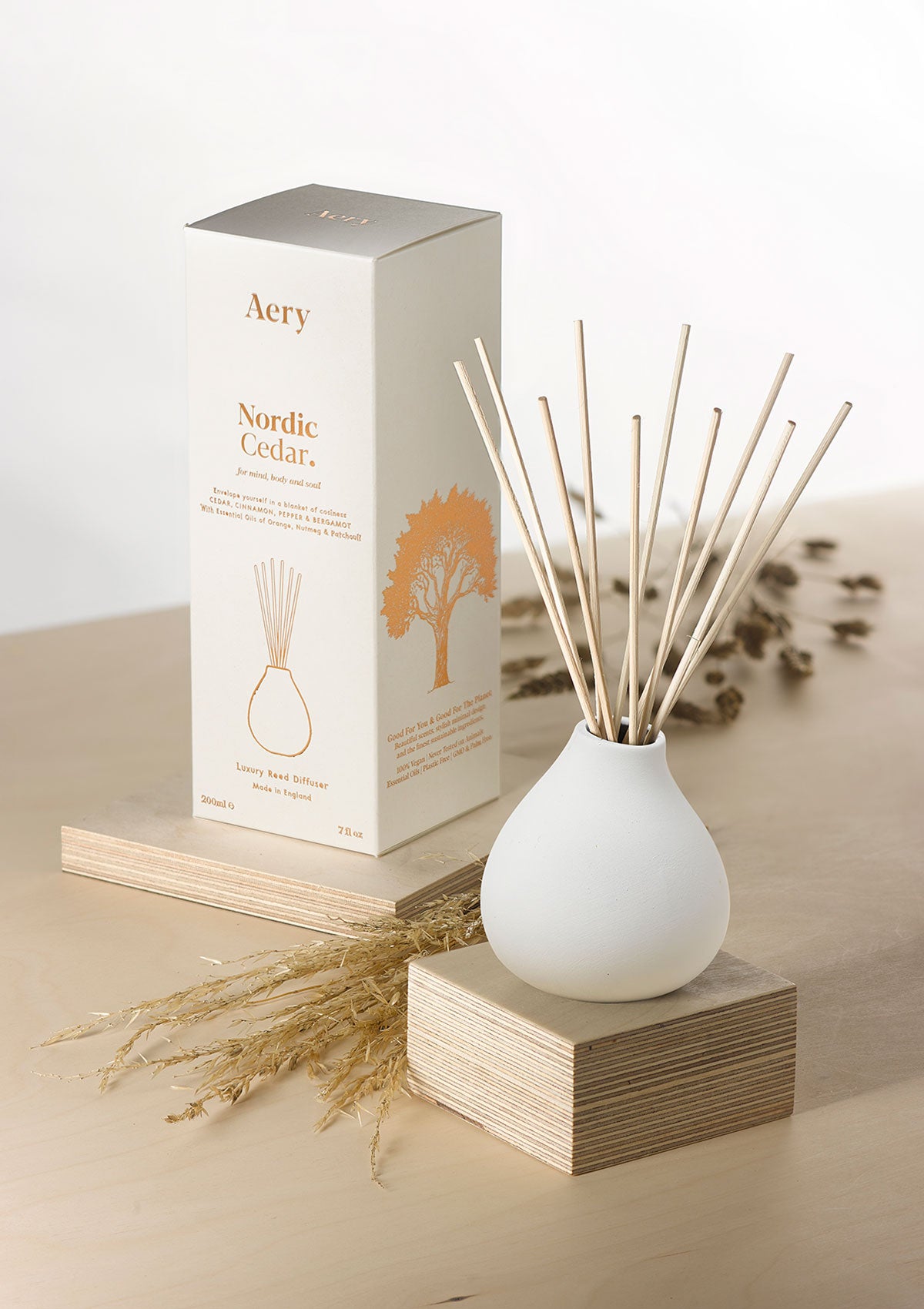 white ceramic reed diffuser new home gift vase for dried flowers christmas gift for her nordic japandi minimalist home gifts