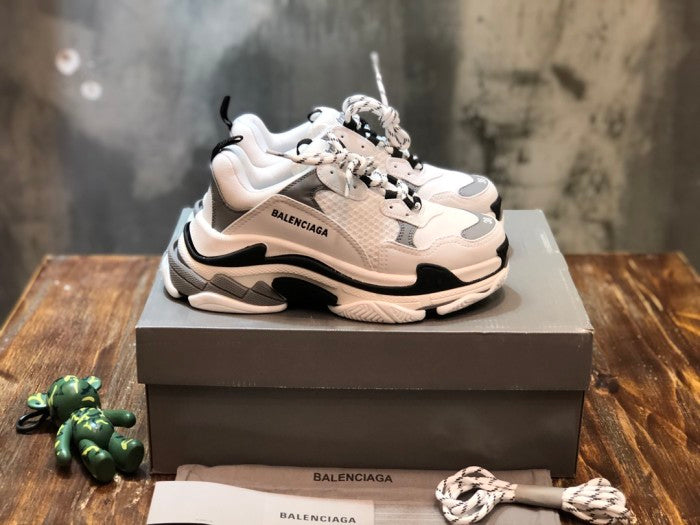 balenciaga triple s vanille