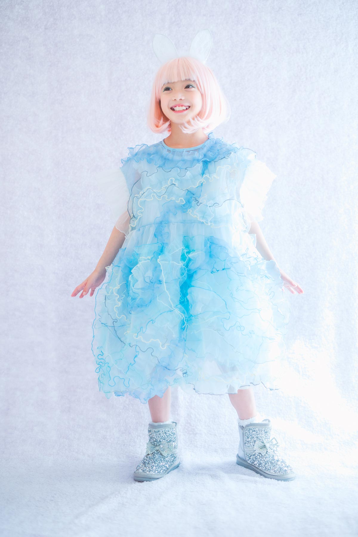 キッズドレス | 雪解け水の青いフリル | 子供のおしゃれなレンタル衣装 - heartmelt