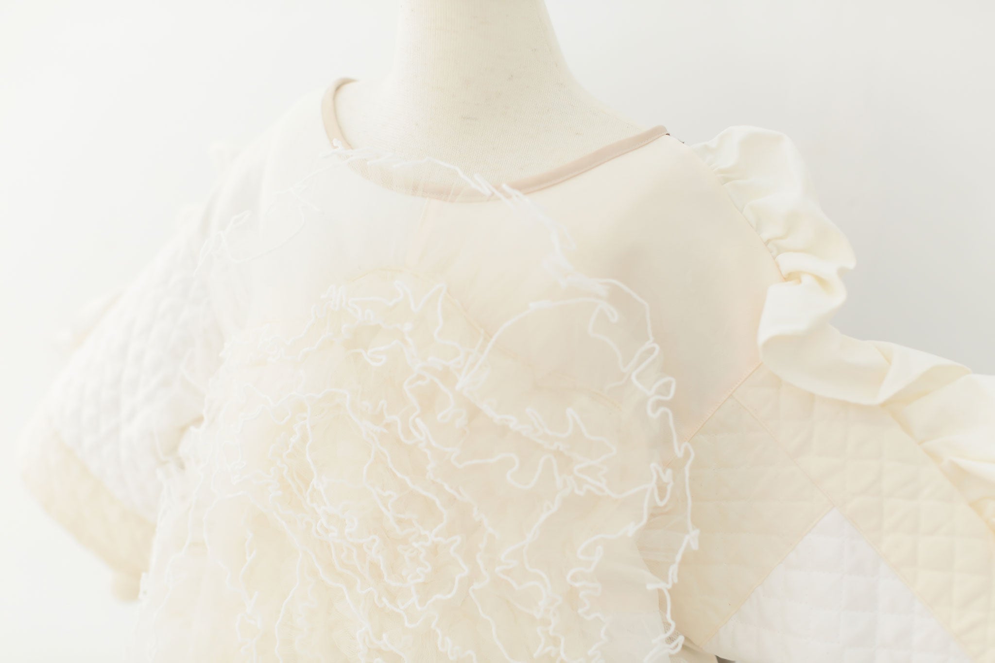 チュール&キルトのパッチワークドレス（ホワイト） | 子供のおしゃれなレンタル衣装 - heartmelt