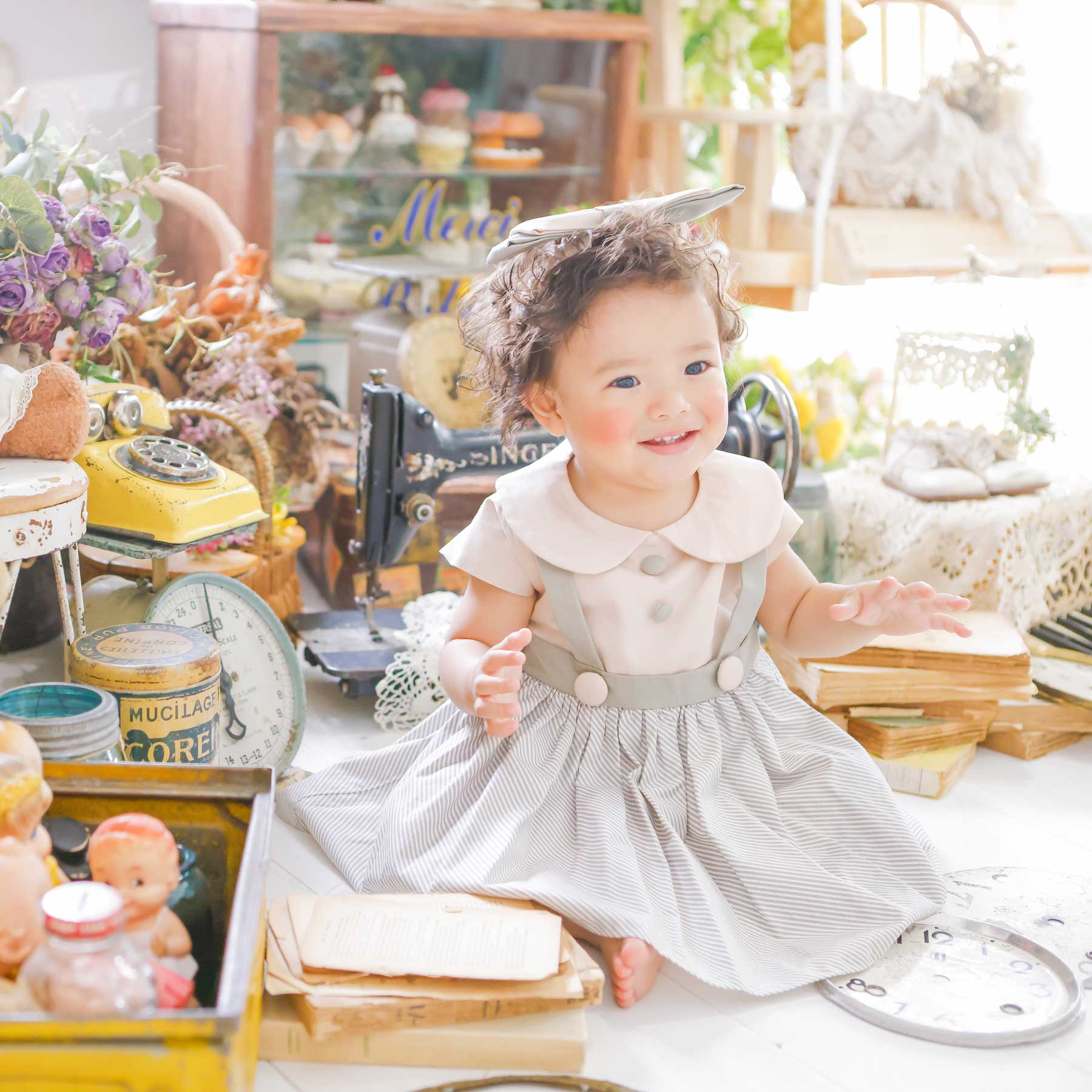 1歳誕生日におすすめ・ロイヤルブルーのフリルロンパース