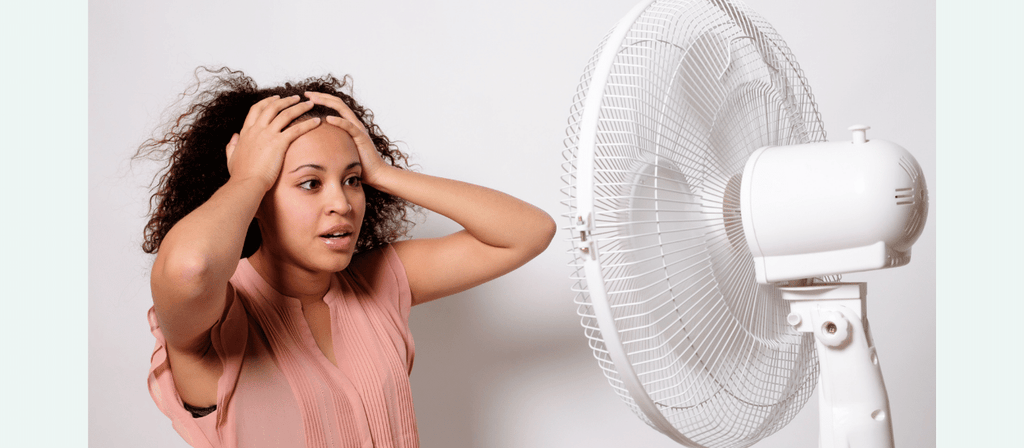 black woman preventing frizzy hair due to humidity