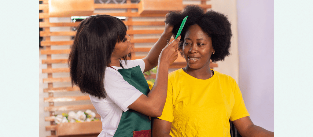 hair stylist detangles type 4 afro hair
