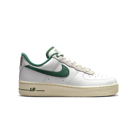 This Nike Air Force 1 Low Sail Gorge Green Has Strong Vintage