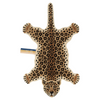 Grosser Wolle Teppich in Leoparden Form und Muster von Doing Goods