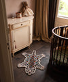 Wolle Teppich in Leoparden Form und Muster im Kinderzimmer von Doing Goods