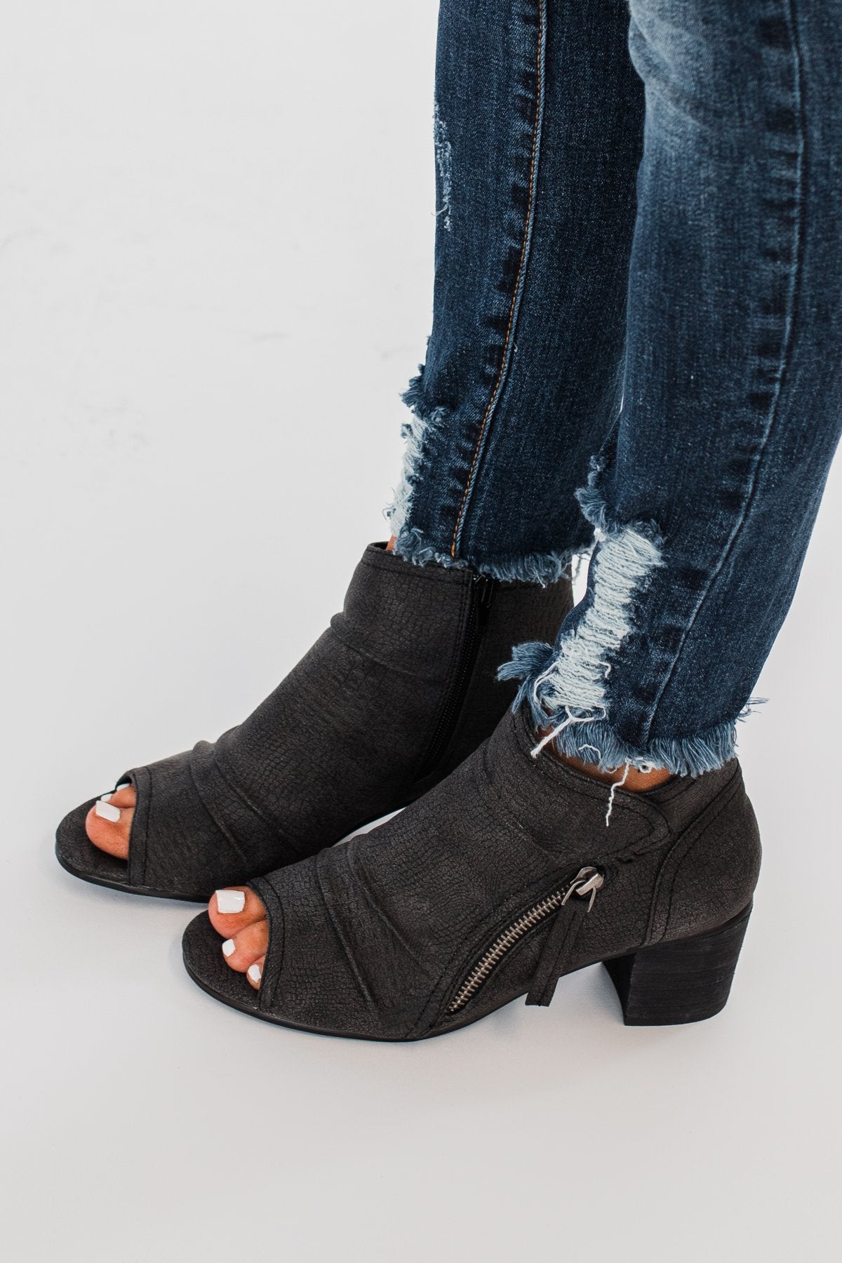 very g peep toe booties