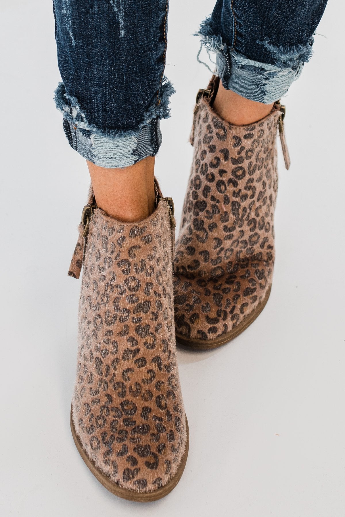 very g twinkle leopard booties