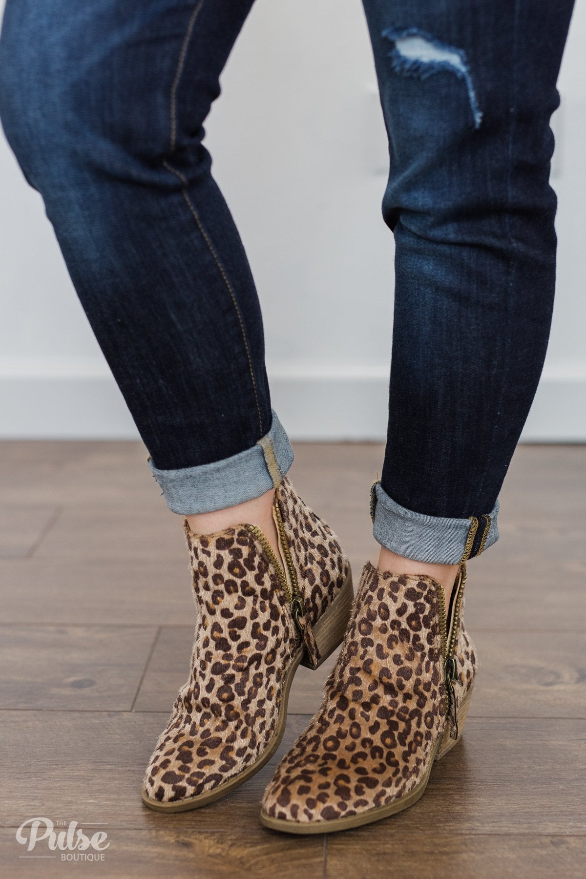 very g twinkle leopard booties