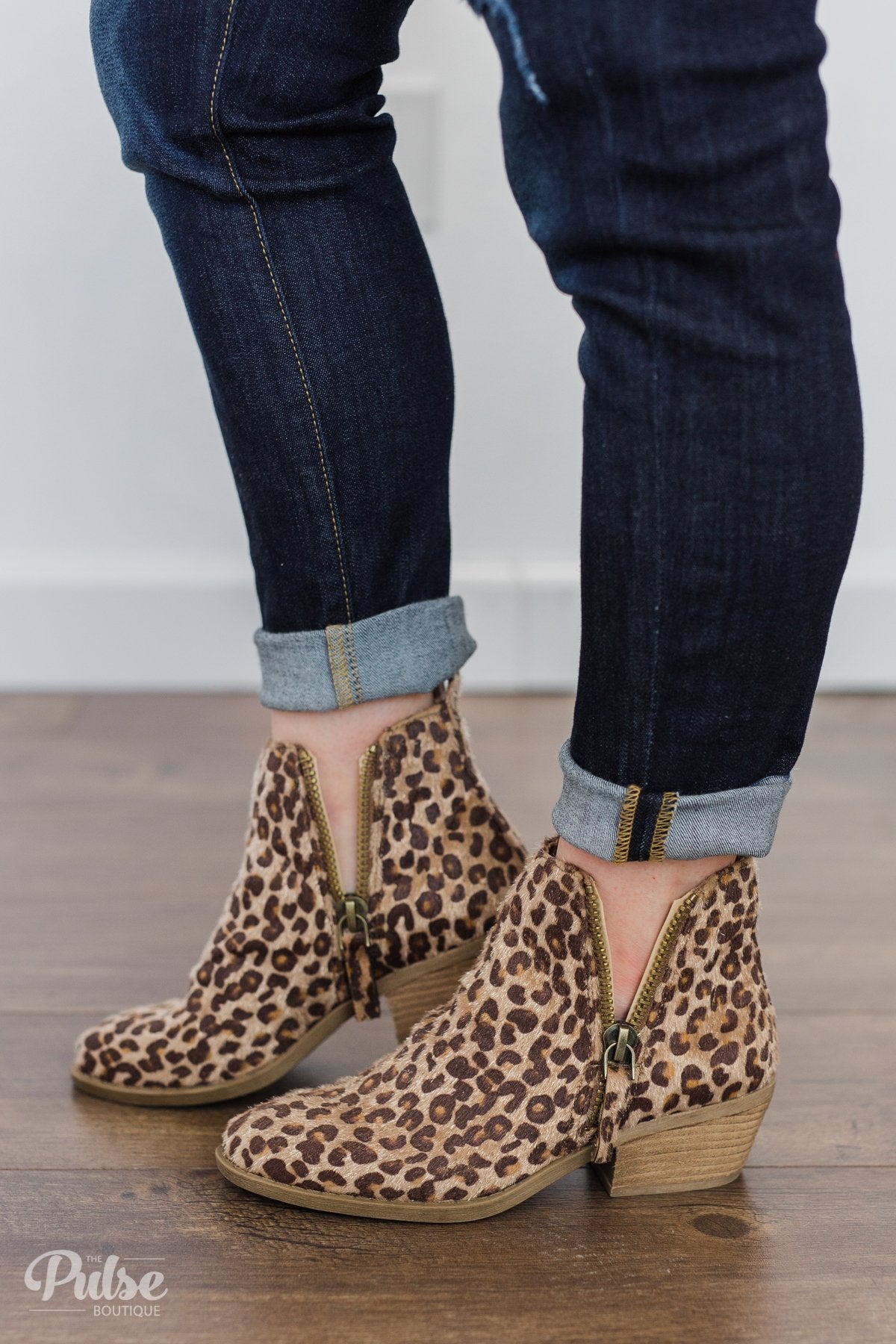 very g twinkle leopard booties