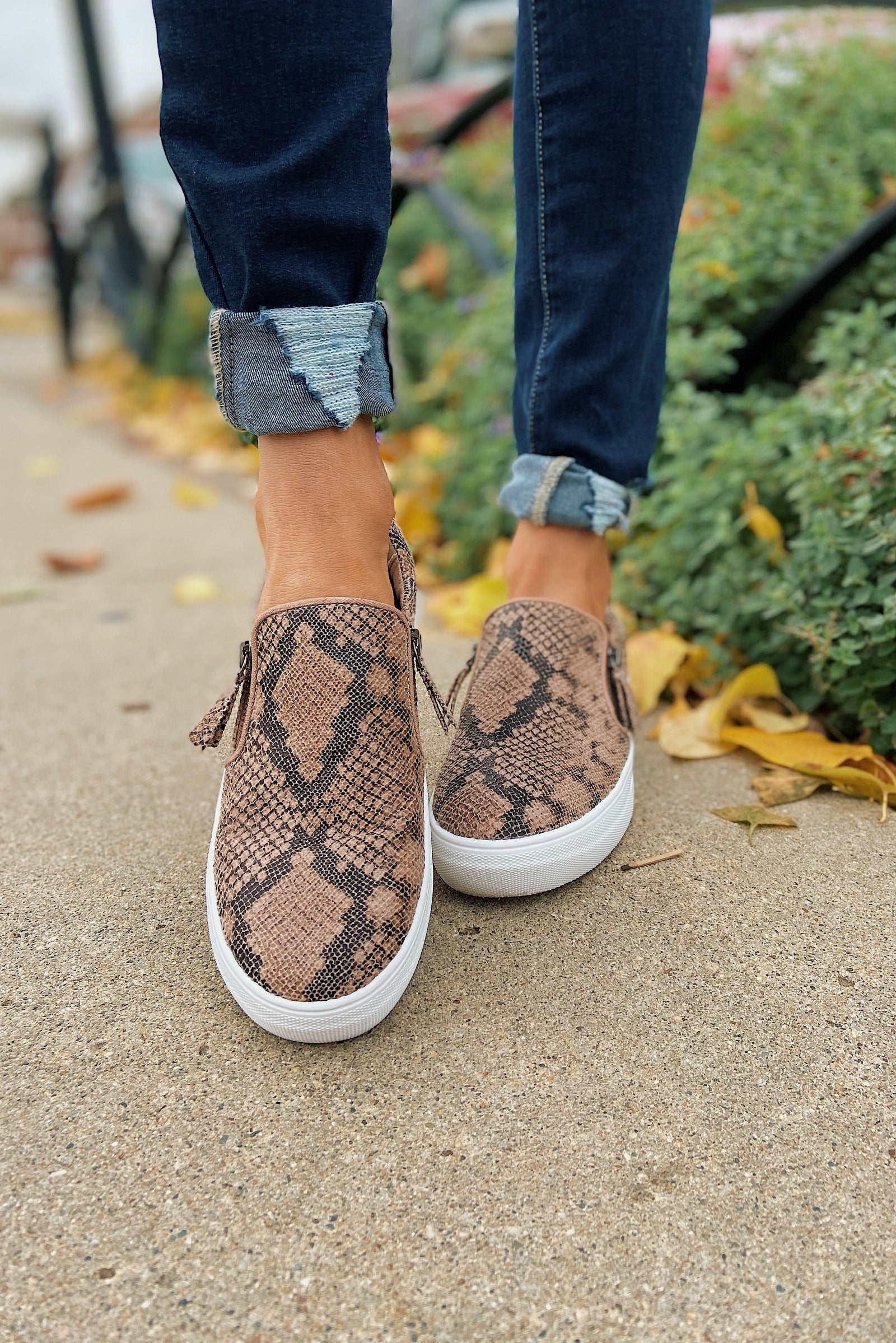 Very G Simmer Sneakers- Taupe – The Pulse Boutique
