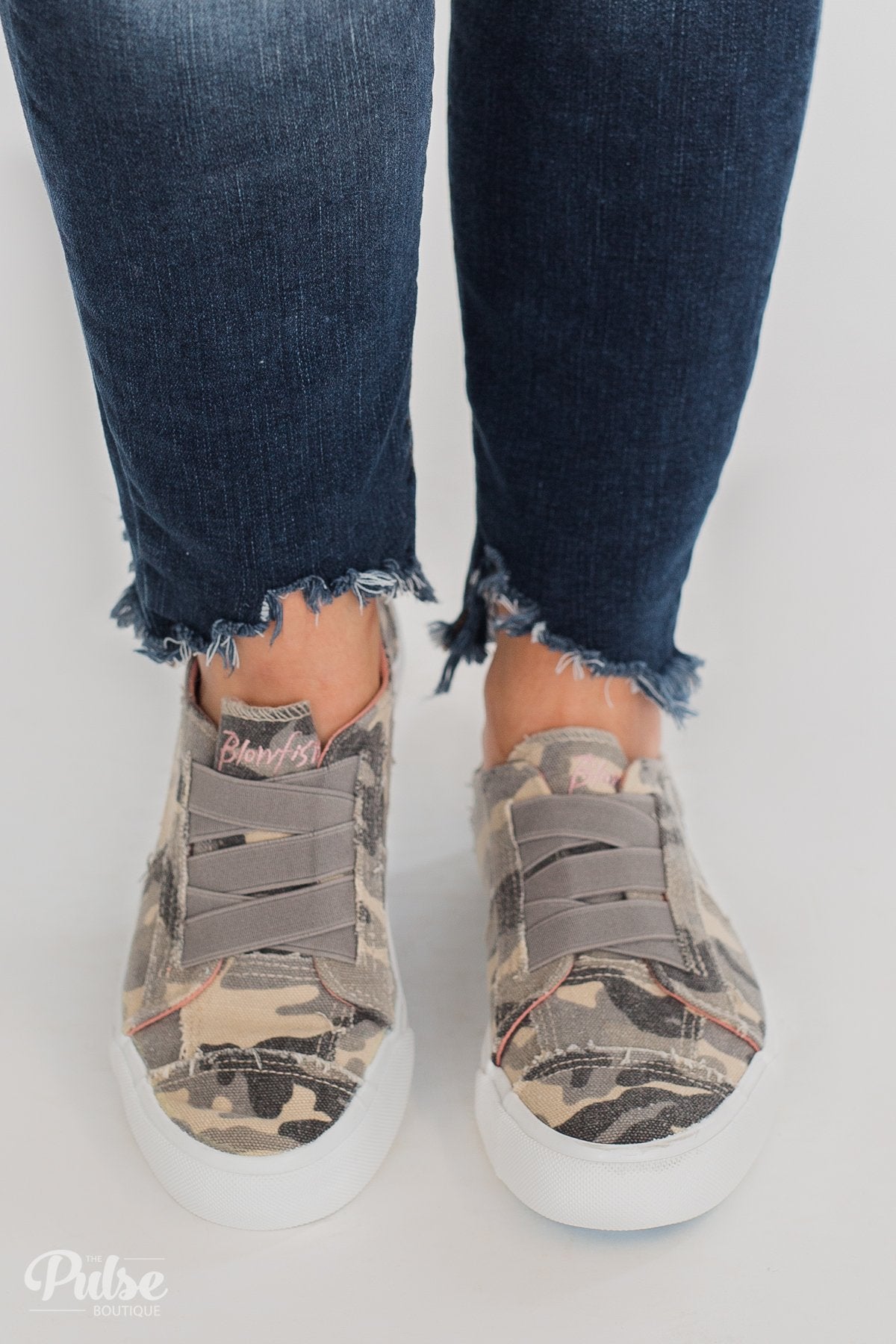 blowfish camo slip on