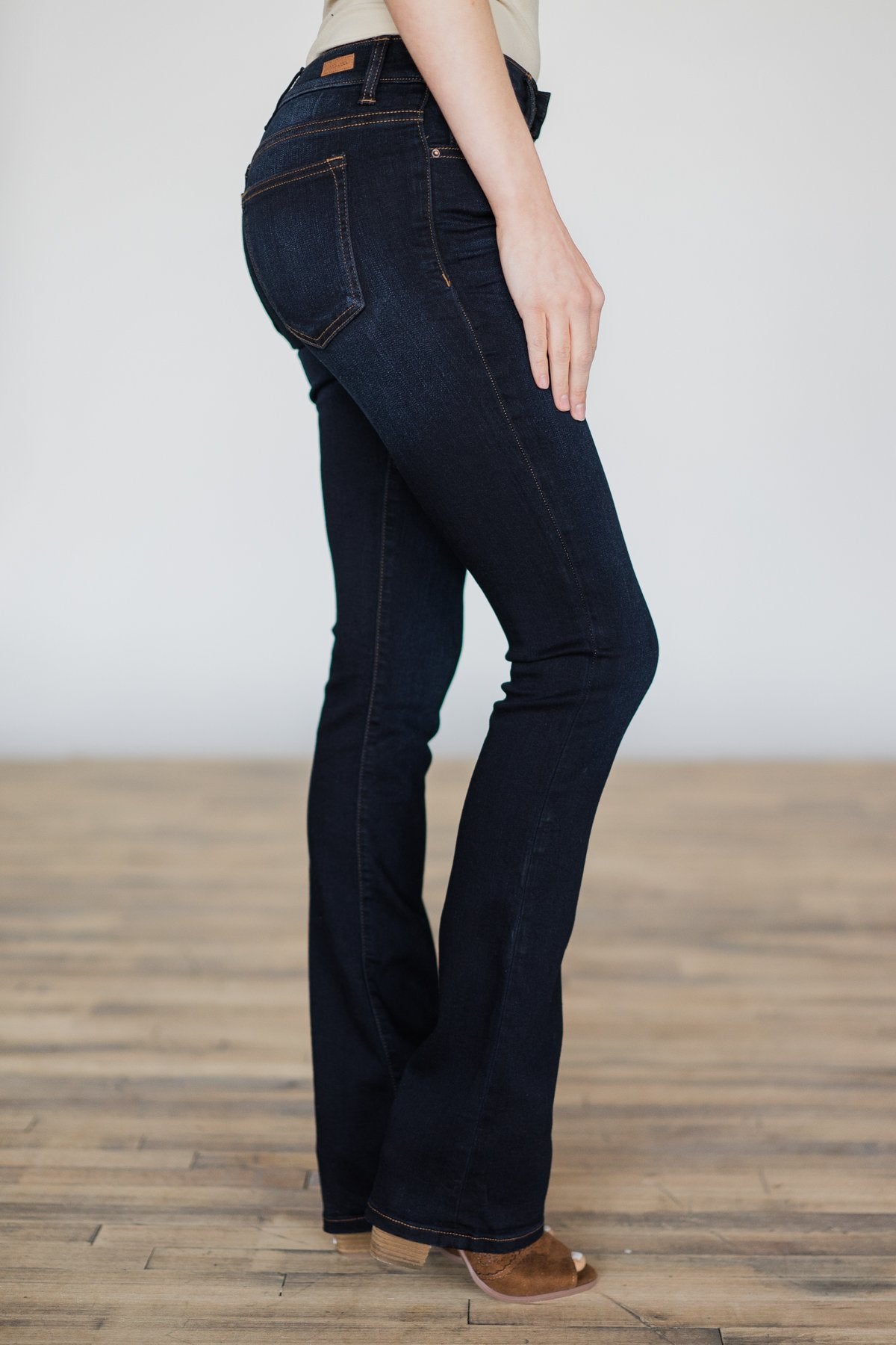 Sneak Peek Jeans- Leanne Wash – The Pulse Boutique