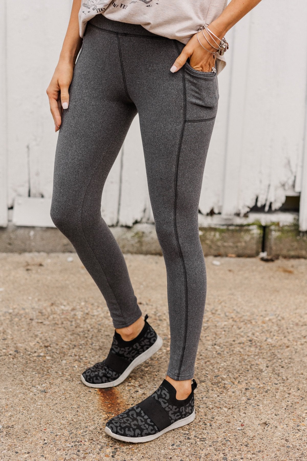 Woestijn Observatorium Inconsistent Every Step Of The Way Thick Fleece Leggings- Charcoal – The Pulse Boutique