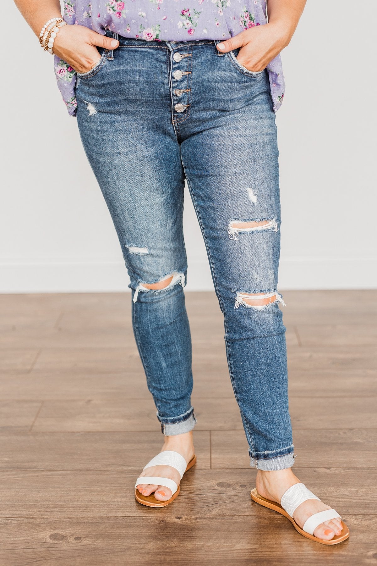 Vervet Mid-Rise Skinny Jeans- Karina Wash – The Pulse Boutique