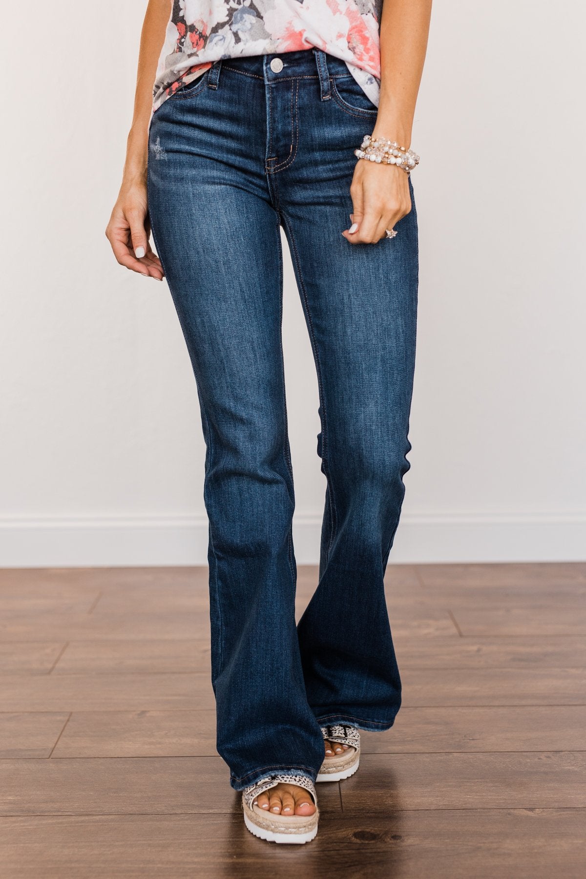 Vervet Mid-Rise Flare Jeans- Elizabeth Wash – The Pulse Boutique