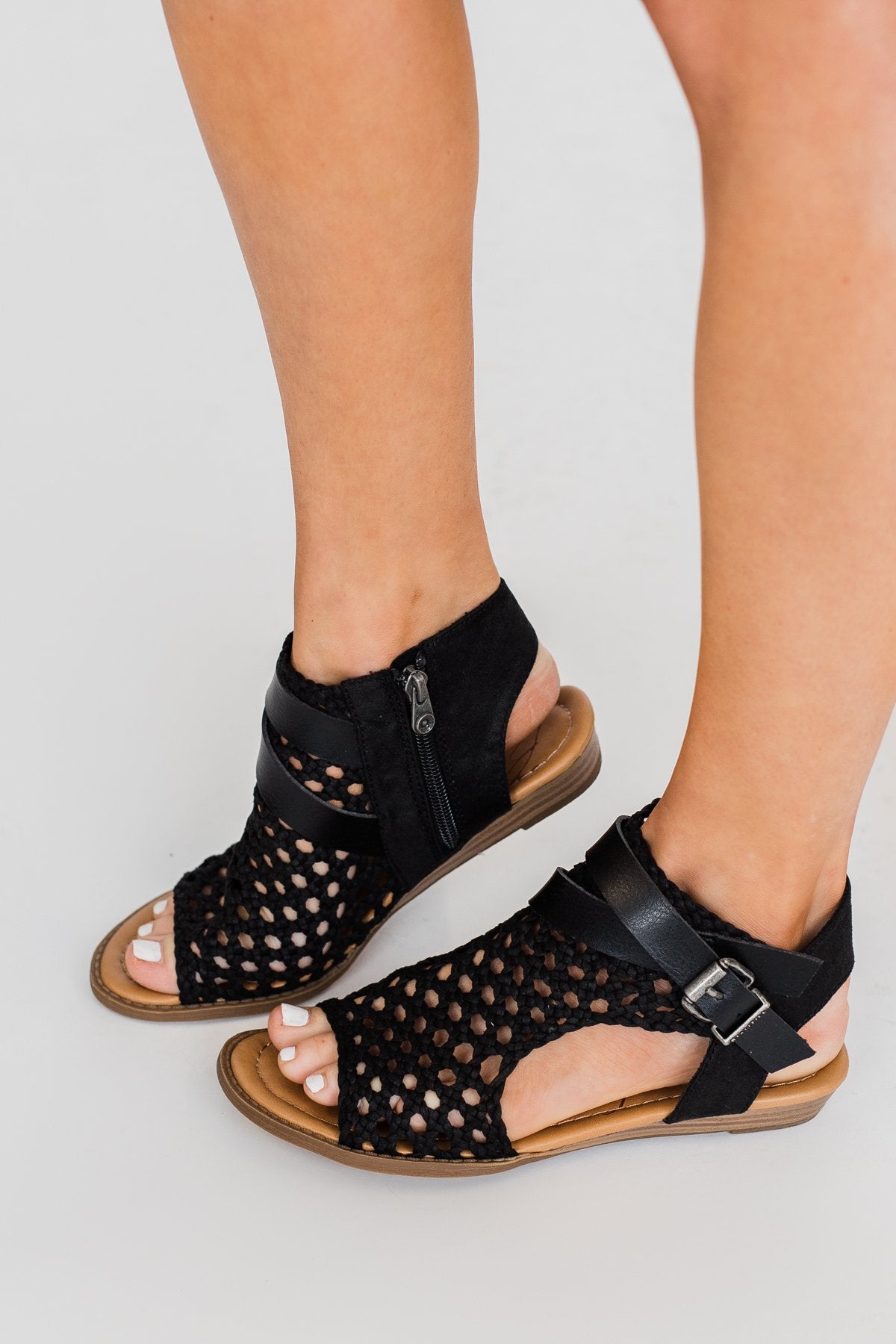 black t strap sandals flat